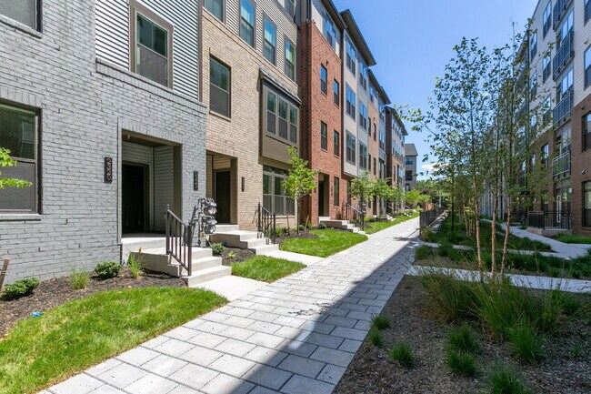 Building Photo - Elegant Townhome Living Near Herndon Conveniences