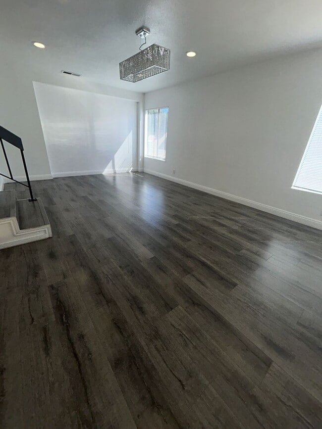 Building Photo - Spacious 4 Bed, 3 Bath for Rent - Westminster