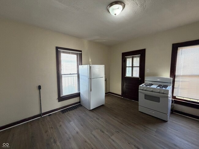 Building Photo - 321 W 32nd St