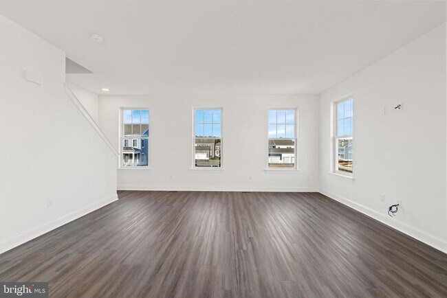 Building Photo - 985 Lorewood Grove Rd