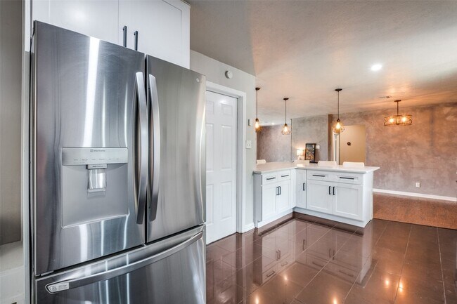 Building Photo - 2031 Brookhaven Dr