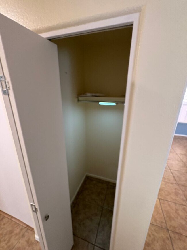 Building Photo - 4 bedroom two bath close to Cienega High S...