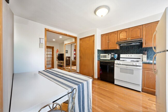 Building Photo - 228 Willow Ave