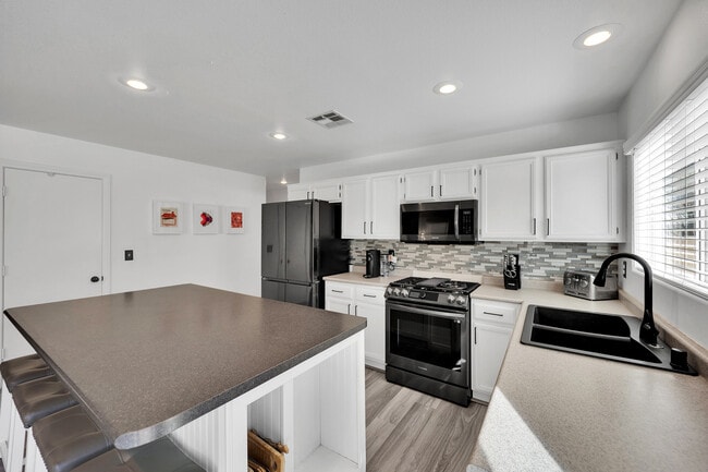 Building Photo - 11142 Romola St