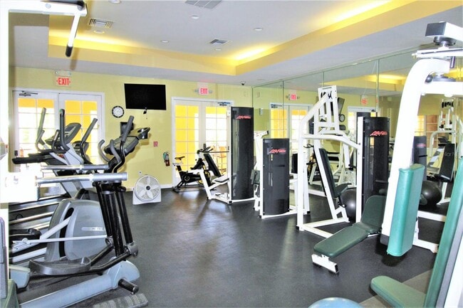 Building Photo - 5692 Bentgrass Dr