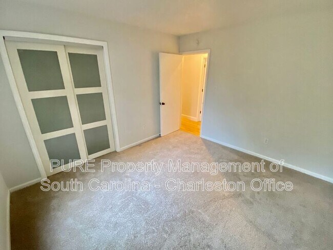 Building Photo - 7648 Hillview Ln