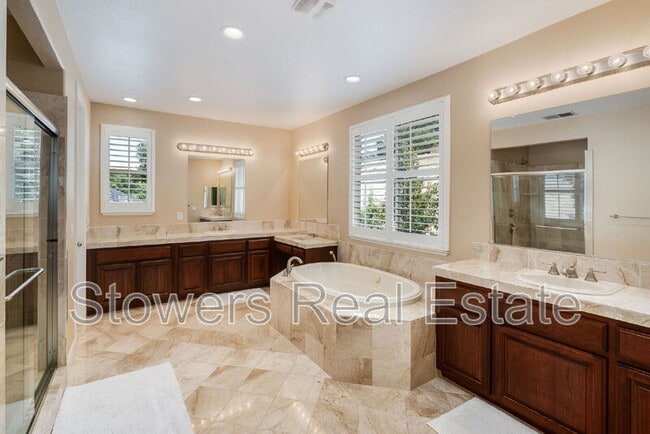 Building Photo - 1301 Sugarloaf Dr