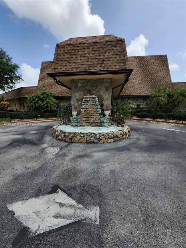 Building Photo - 300 Berkley Rd