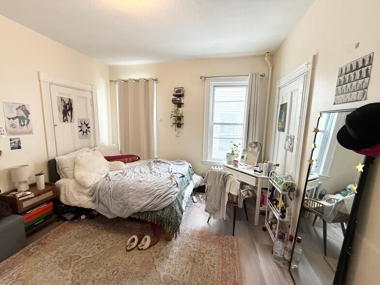 Building Photo - 55 Hillside St