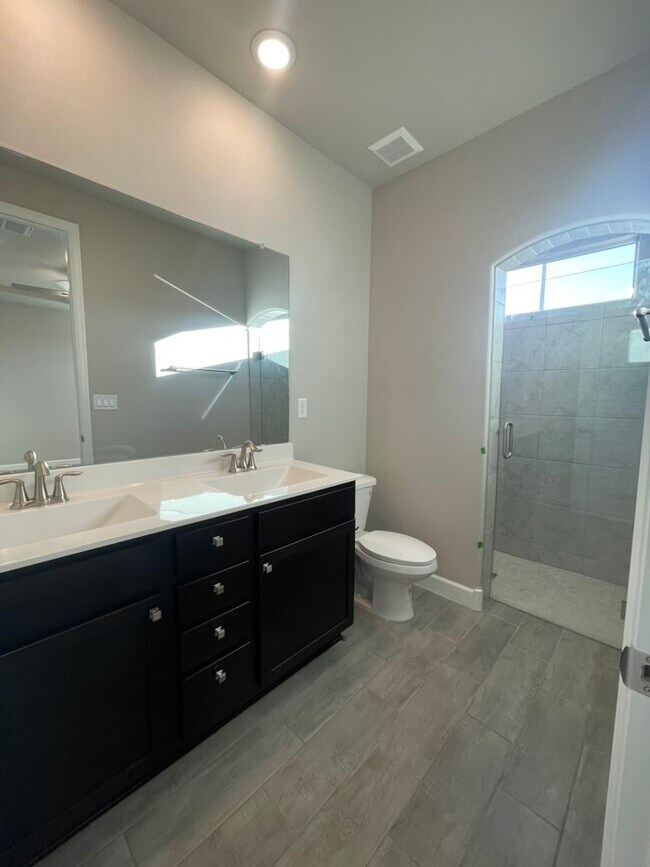 Building Photo - 2451 Camino Plata Loop NE