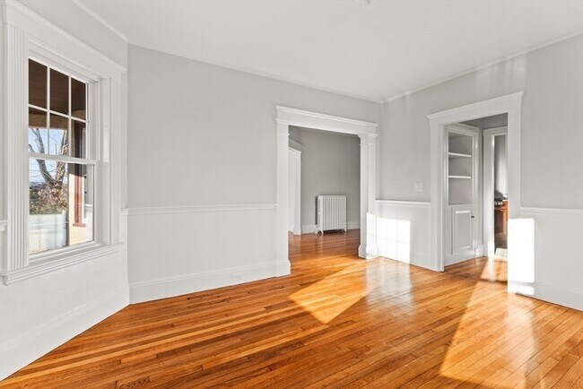 Building Photo - 22 Lewis St