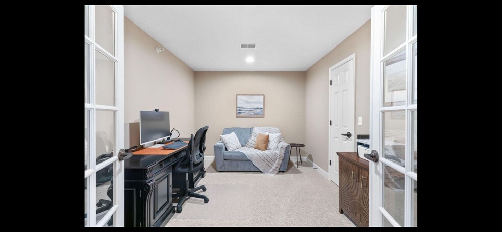 Building Photo - 250 Lakewood Dr