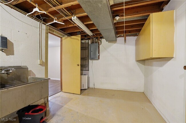 Building Photo - 7429 Sylvan Dr