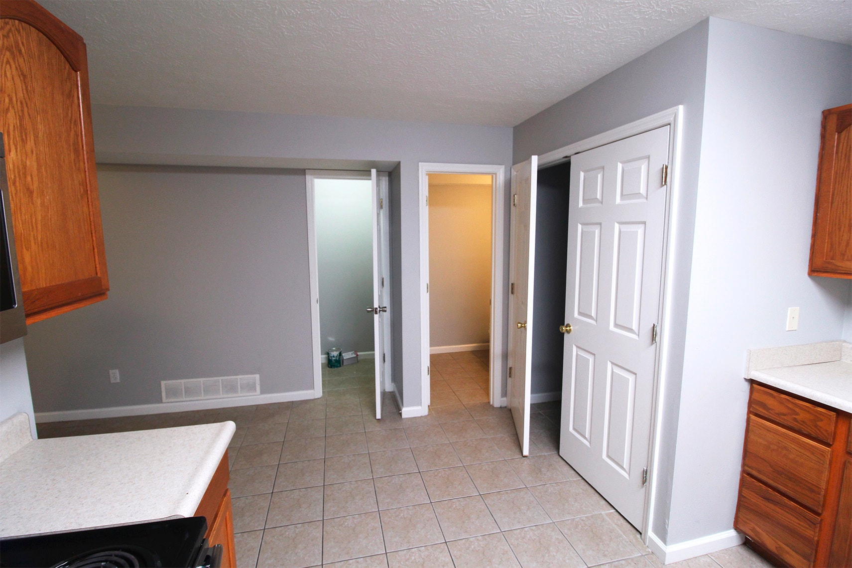 Building Photo - 561 Hampton Way