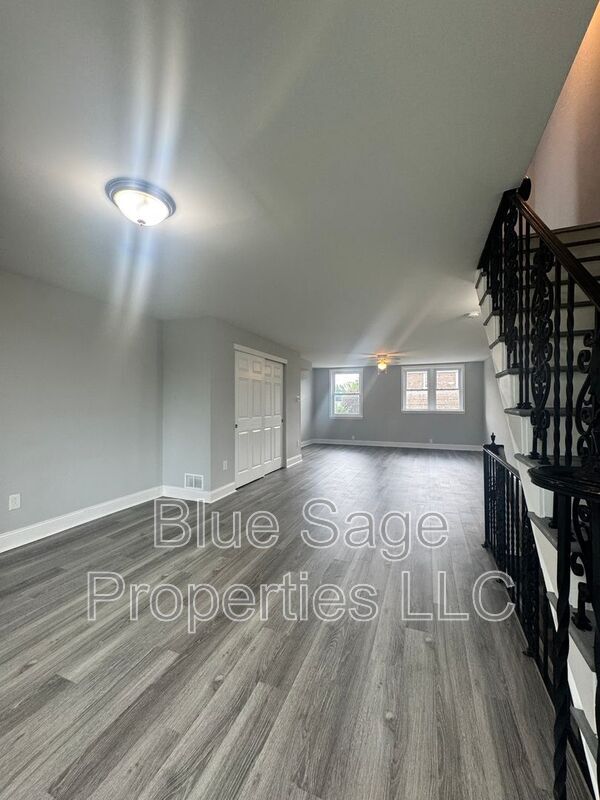 Building Photo - 398 Westmont Dr