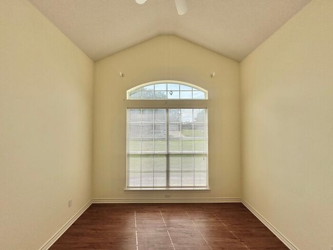 Building Photo - Stunning 3-Bedroom Home in Prime South Tyl...