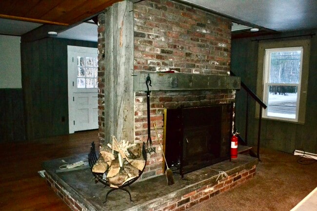 Building Photo - 224 E Main St