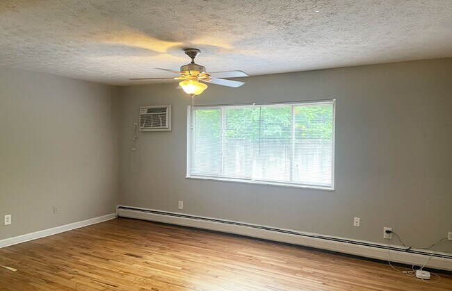 Building Photo - 550 Lowell Ave