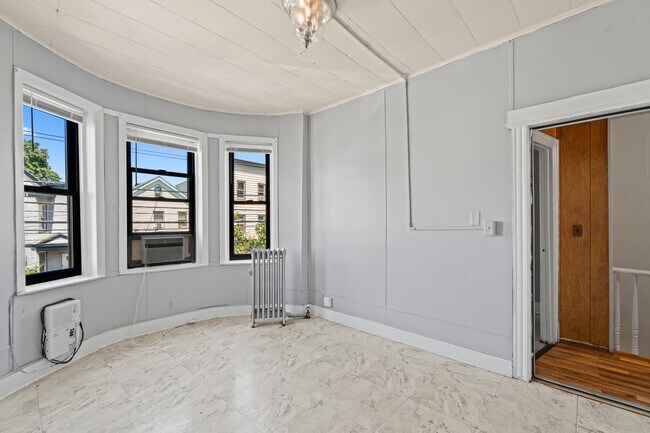 Building Photo - 61 Clendenny Ave