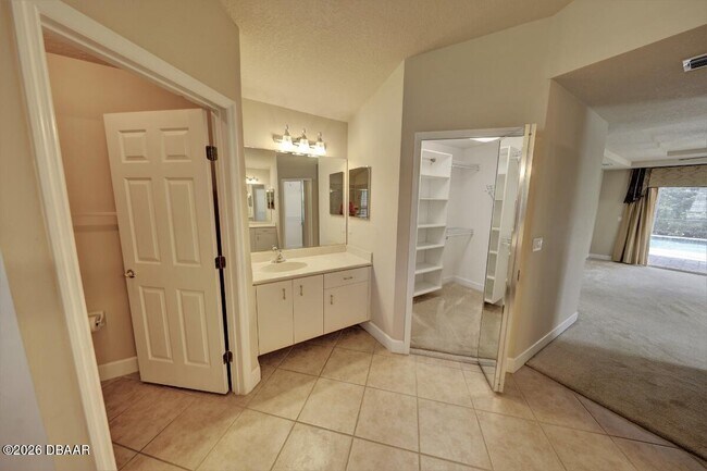 Building Photo - 1207 Hampstead Ln