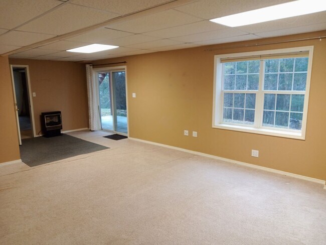 Building Photo - Gorgeous home in Weaverville available now!