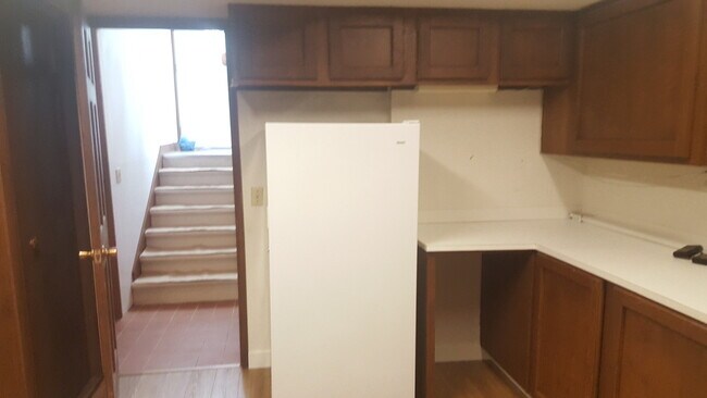 Building Photo - Raleigh Hills Beauty! XL Yard & Attached Garage! Dogs OK!