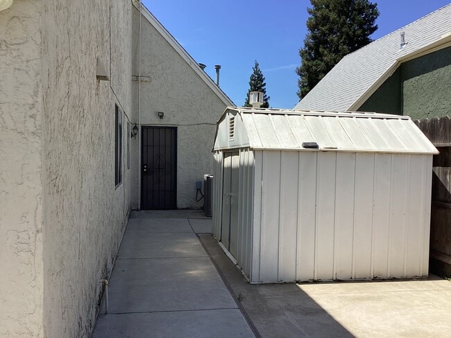 Building Photo - 4114 W Regency Ave