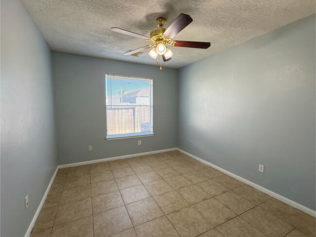 Building Photo - 8926 Diamond Lake Ln