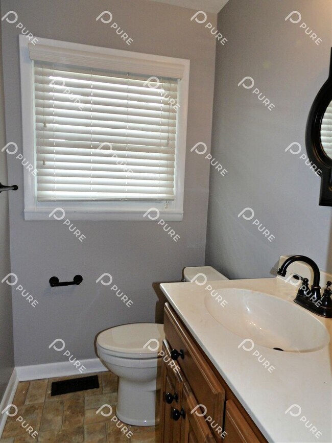 Building Photo - 1717 Haynes Ave NE