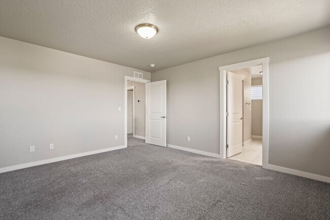 Building Photo - Beautiful SE Boise Home 4bd/2.5ba 1800+ SF