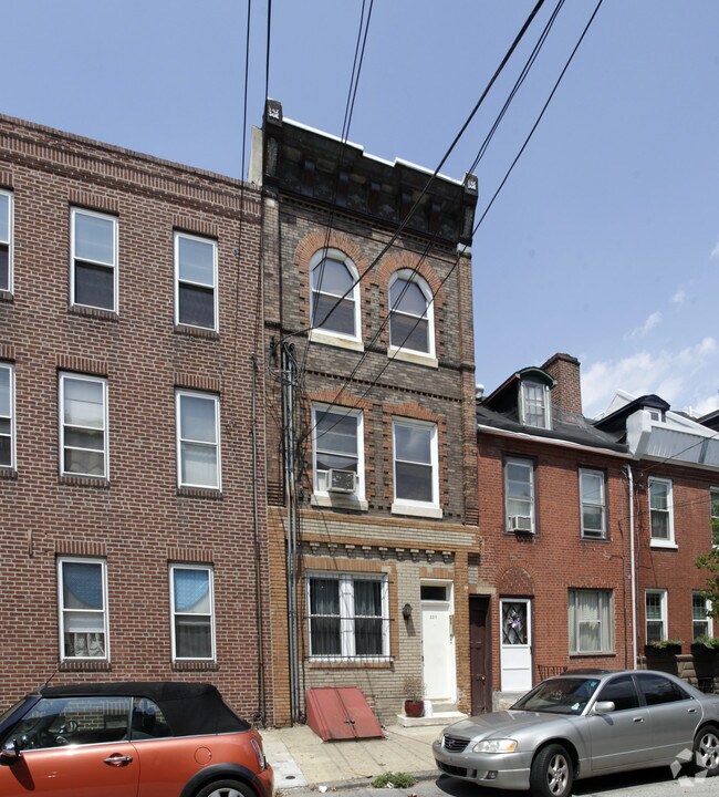 Building Photo - 327 Catharine St