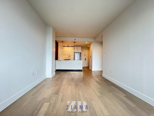 Building Photo - 635 4th Ave Ave