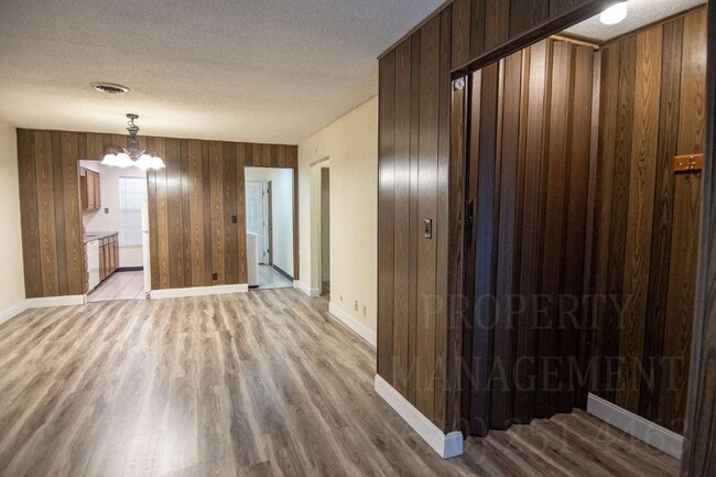 Building Photo - 2 Bedroom 1 Bath Coffeyville Apartment.