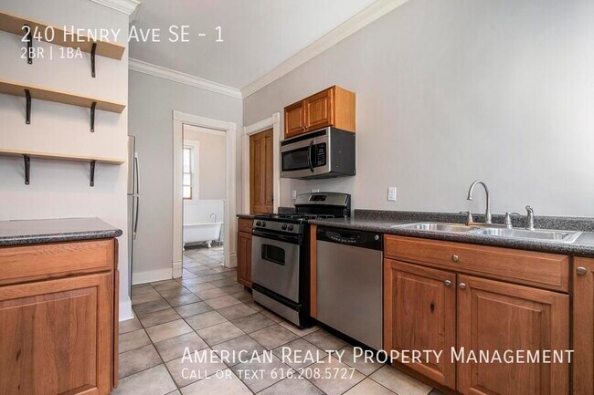 Building Photo - 240 Henry Ave SE