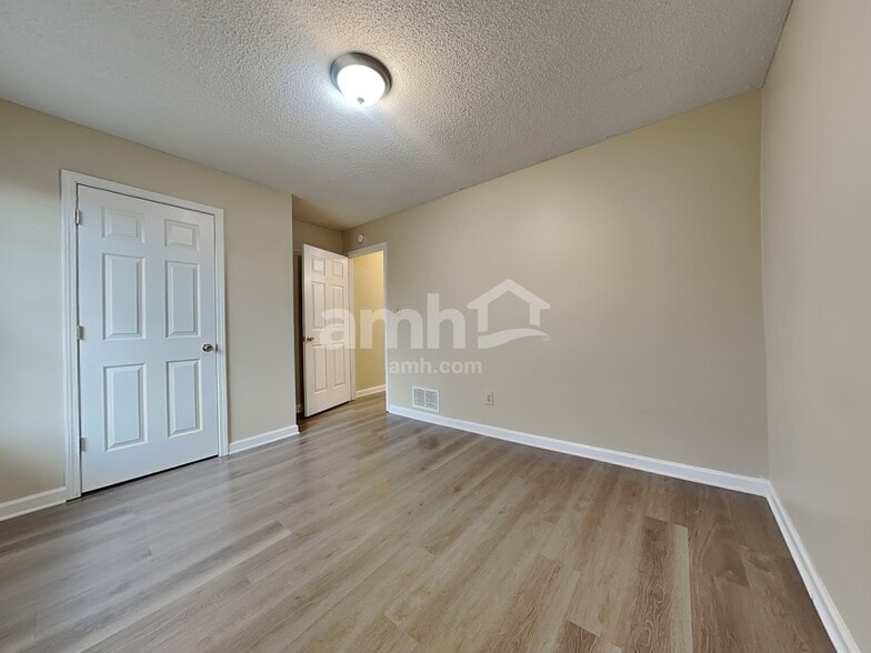 Building Photo - 6768 Cassidy Dr