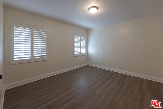 Building Photo - 4360 Kraft Ave