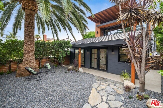 Building Photo - 4027 Moore St