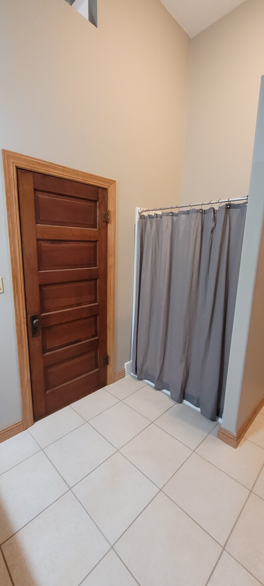 Building Photo - 520 W 1st St