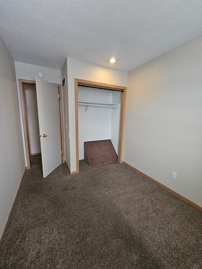 Building Photo - 4132 N Elsie Ave