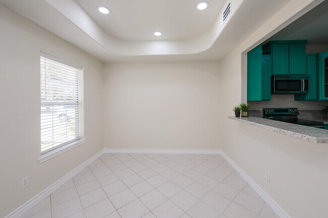 Building Photo - 1000 Ranchway Dr