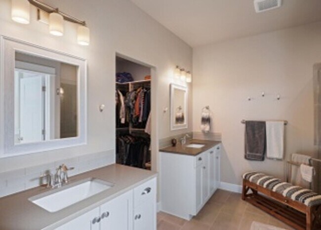 Building Photo - Gorgeous Single Level Home with Mountain V...
