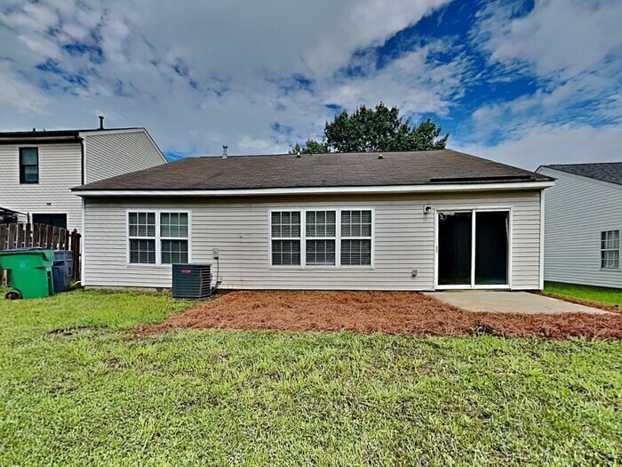 Building Photo - 730 Almora Dr