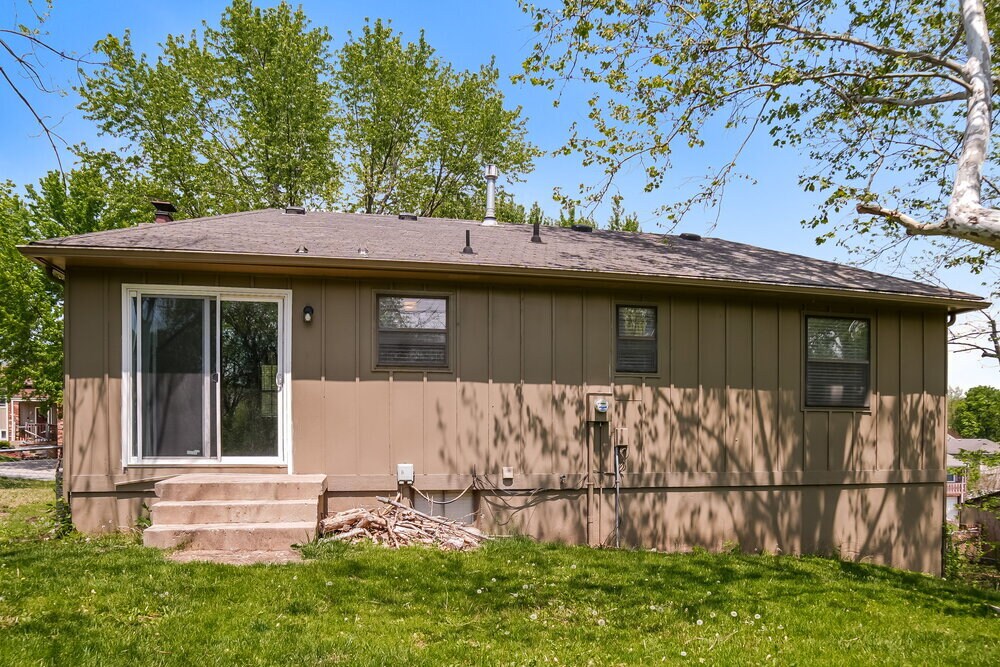 Building Photo - 4912 NW Pennington Ln