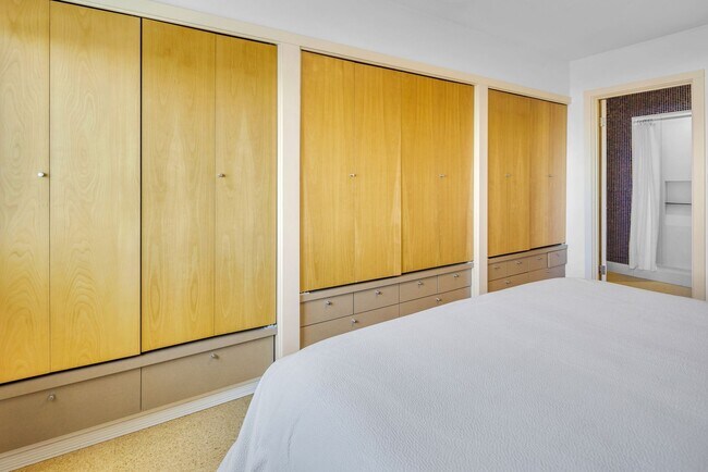 Building Photo - Downtown Anchorage Two Bedroom Two Bath wi...