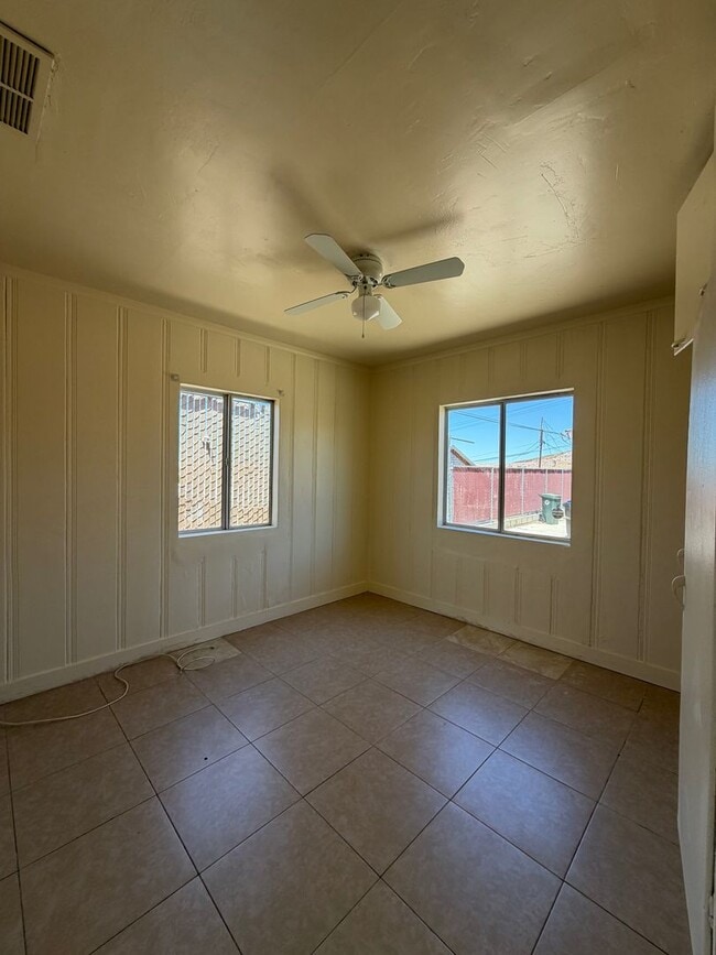 Building Photo - 400 W Fredricks St