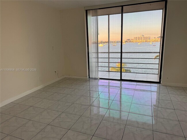 Building Photo - 2821 N Miami Beach Blvd