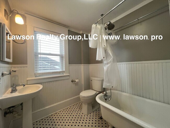 Building Photo - Heart of Grandin Court- Location, Location, Location!