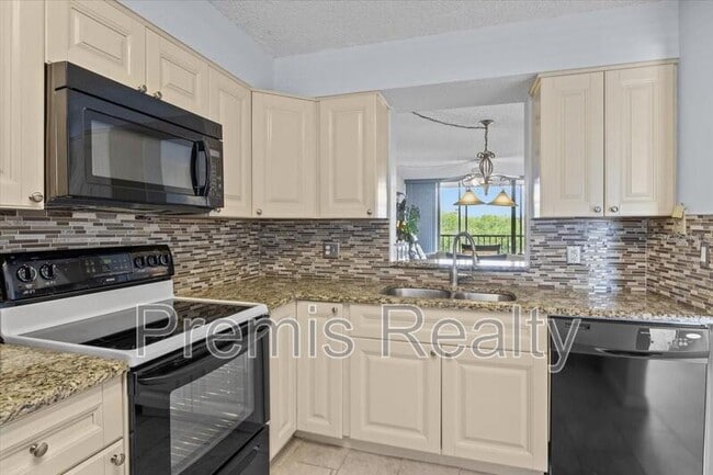 Building Photo - 900 Cove Cay Dr