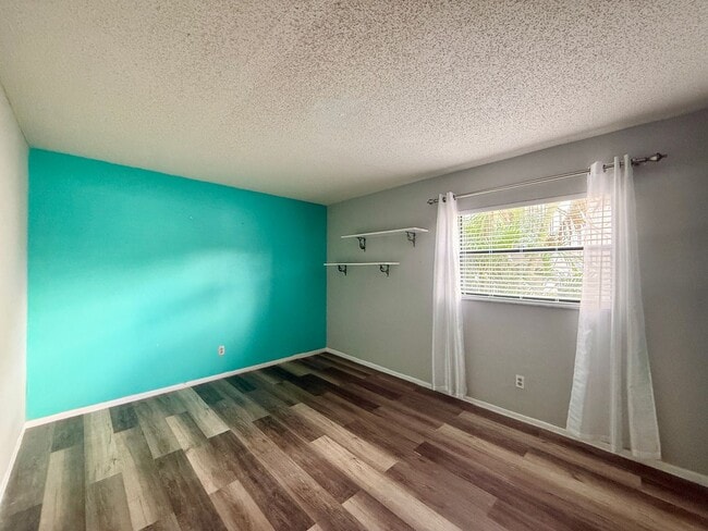 Building Photo - You Will LOVE this Ground Floor 2 Bedroom - Water Included (55+ Community)