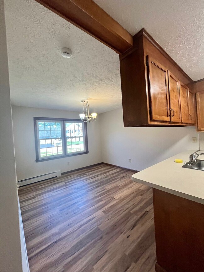 Building Photo - 61 Deer Run Trl